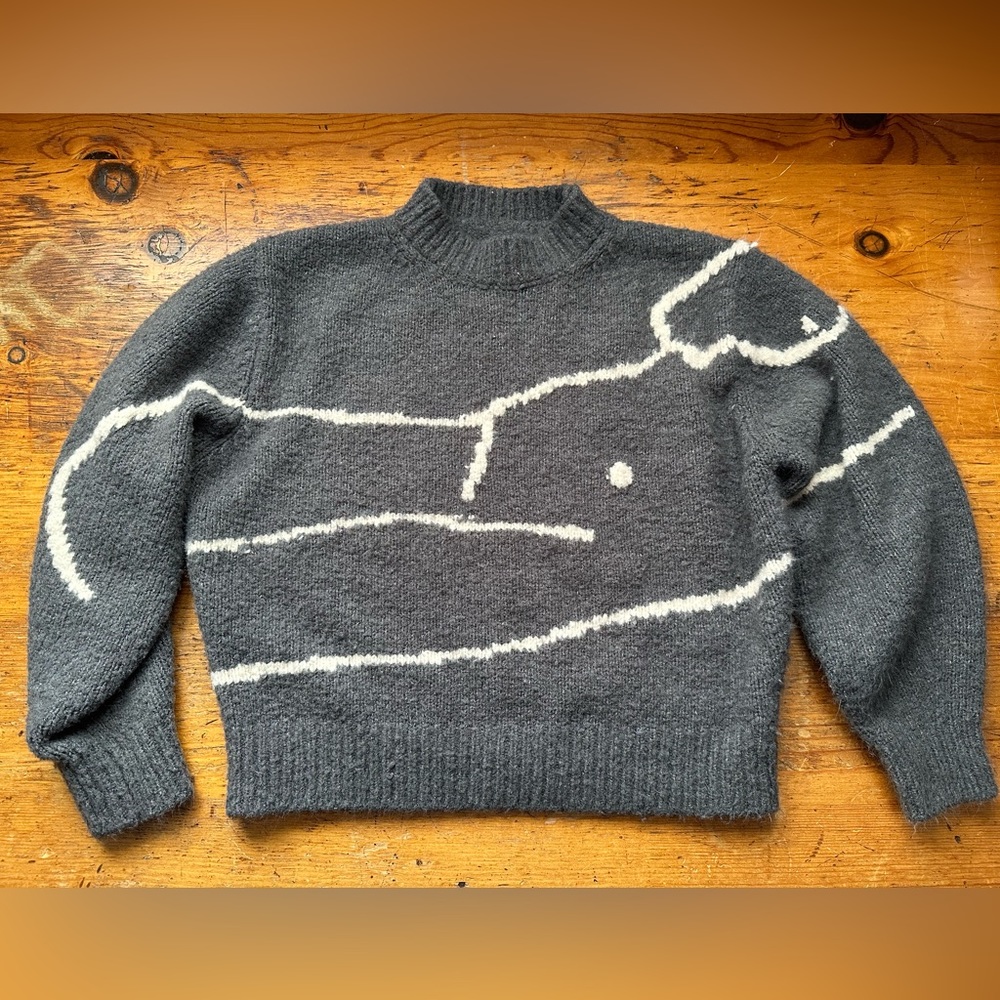 Body Line Art Sweater